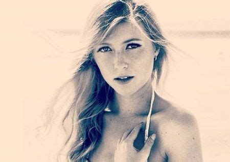 India Oxenberg Biography, Age, Height, Husband, Net。